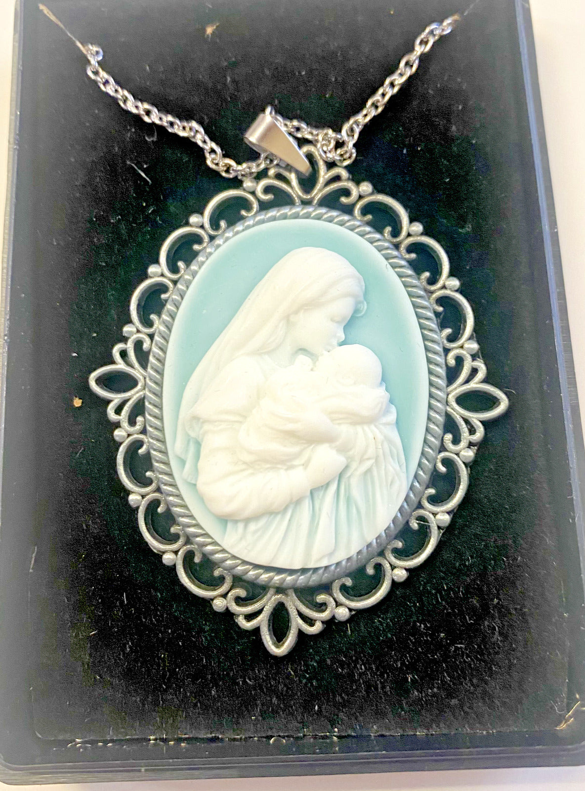 Mother's Kiss Cameo Pendant 18" L Necklace, New # AB-97-1