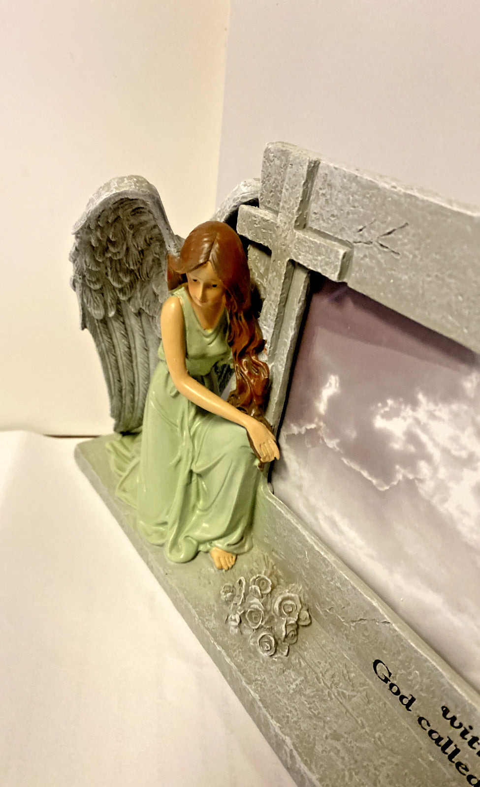 Memorial Kneeling Angel Photo(4"x6") 7" Frame, New #RM-039